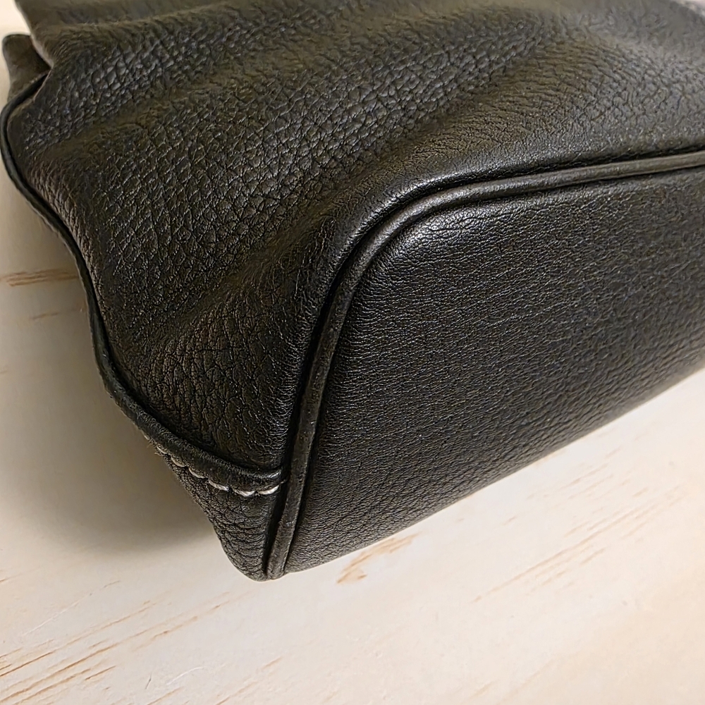 Burberry | Vintage Small Black Leather Handbag - Picture 5 of 16